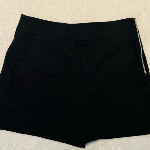ZARA High-Waisted, Side Zipper Black Women's Shorts Size 24 NWOT - Picture 3 of 7